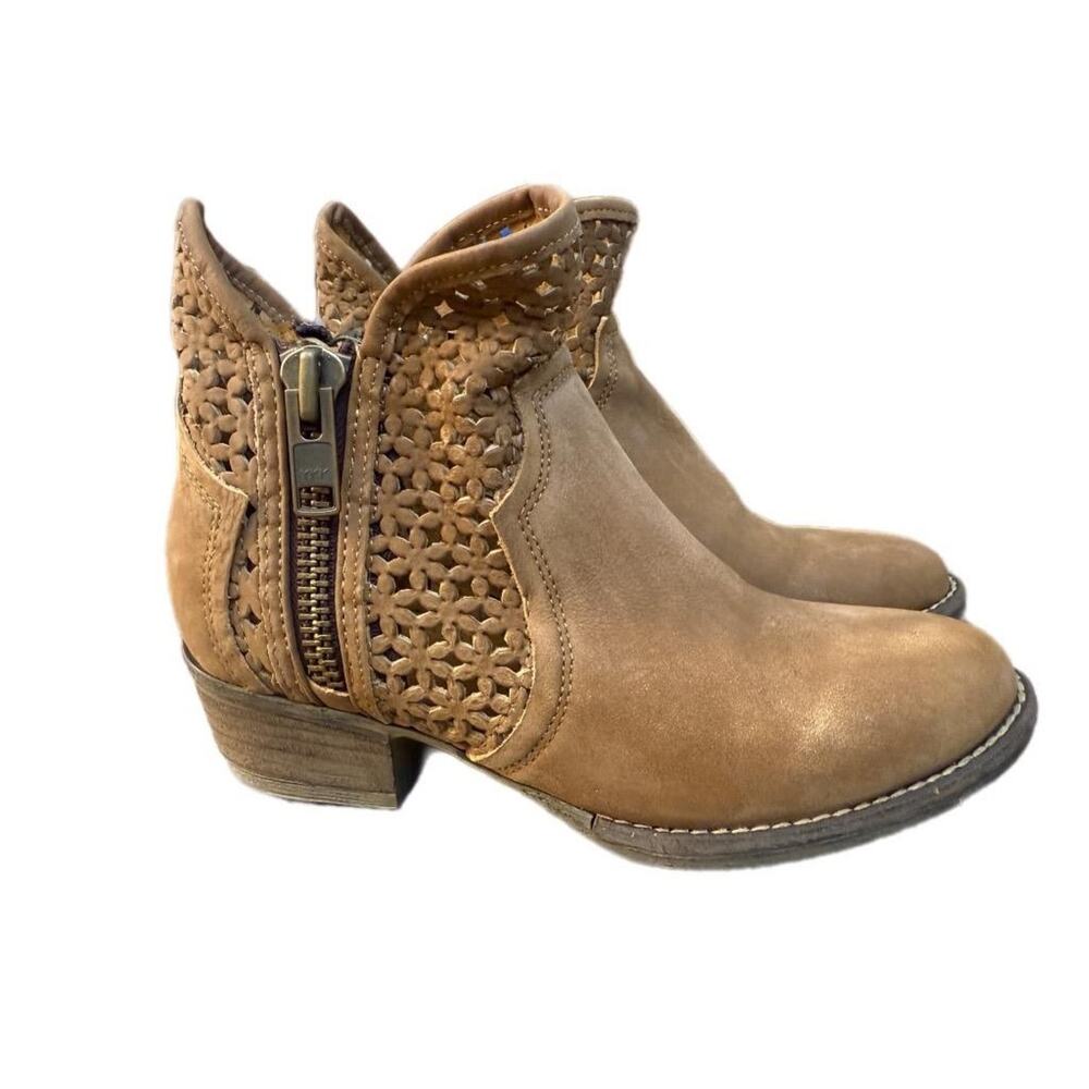 Circle G by Corral Cut Out Boho Coastal Cowgirl Western Booties Women size 6.5